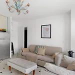 Madeleine & Champs-elysees - 2br 2ba With Balcony - Vacation