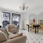 Madeleine & Champs-elysees - 2br 2ba With Balcony - Vacation Paris