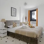 Madeleine & Champs-elysees - 2br 2ba With Balcony - Vacation