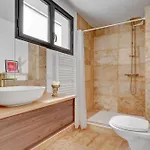 Madeleine & Champs-elysees - 2br 2ba With Balcony - Vacation *