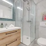 Madeleine & Champs-elysees - 2br 2ba With Balcony - Vacation *