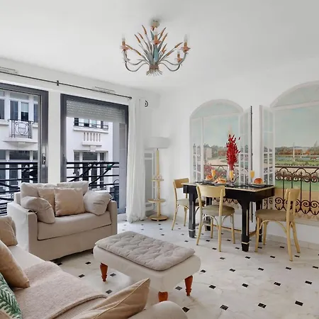 Madeleine & Champs-elysees - 2br 2ba With Balcony - Vacation Apartment *