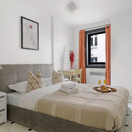 Apartment Madeleine & Champs-elysees - 2br 2ba With Balcony - Vacation Paris