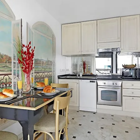 Madeleine & Champs-elysees - 2br 2ba With Balcony - Vacation