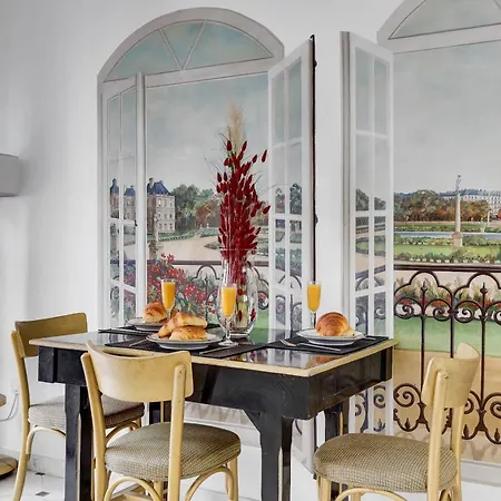 Madeleine & Champs-elysees - 2br 2ba With Balcony - Vacation Apartment