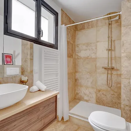 Madeleine & Champs-elysees - 2br 2ba With Balcony - Vacation Apartment Paris