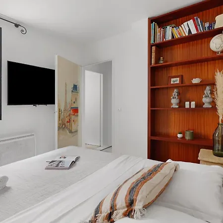 Apartment Madeleine & Champs-elysees - 2br 2ba With Balcony - Vacation Paris