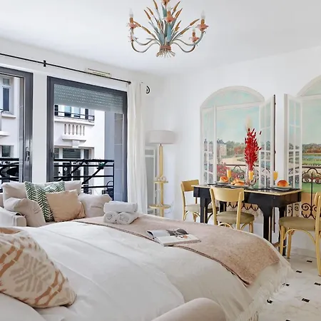 Apartment Madeleine & Champs-elysees - 2br 2ba With Balcony - Vacation Paris
